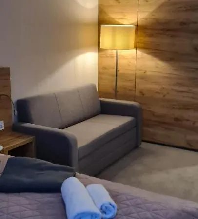 Czarna Gora 310 3* 시에나